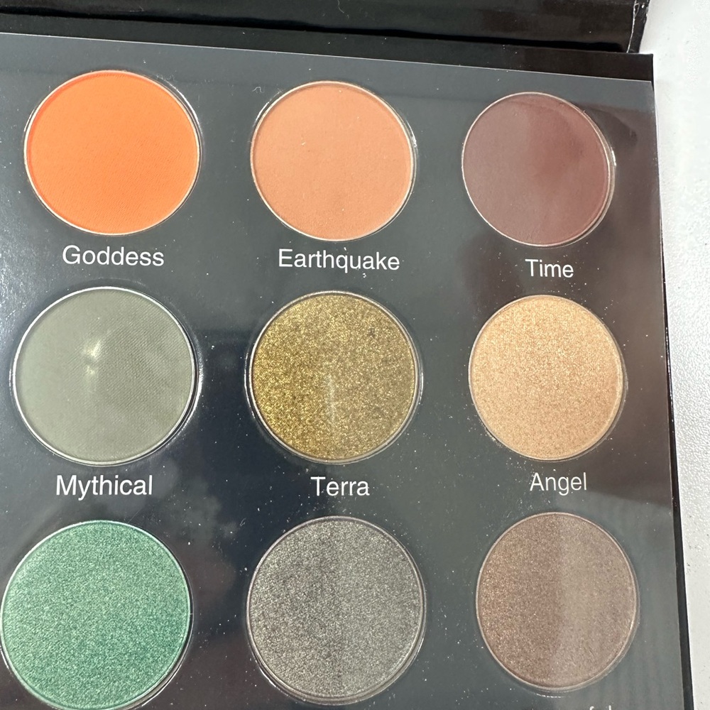 Eye Palette Because Cosmetics